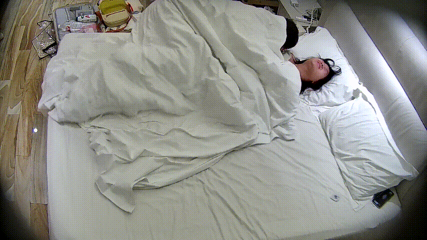 大学城民宿2 10-3 小胖妞被带来开房了 看着不算漂亮 但很素人邻家 属于耐看型 所谓微胖才极品