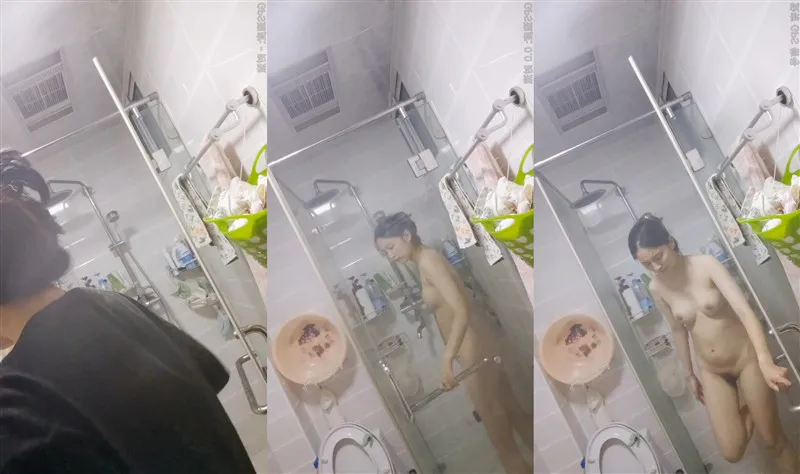 合租房卫生间暗藏摄像头❤️偷拍刚下夜班的美女洗澡白白嫩嫩的