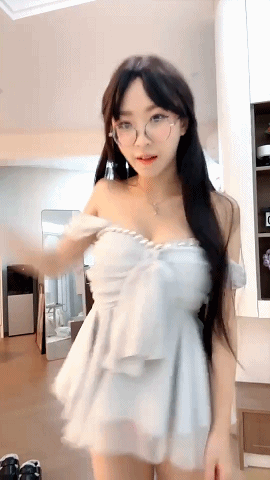 ❤️√ 顶级校花完美身材好漂亮眼镜妹就是超骚圆圆的奶子大长腿无毛嫩穴【精品粉宝宝】双道具自慰狂撸 4V