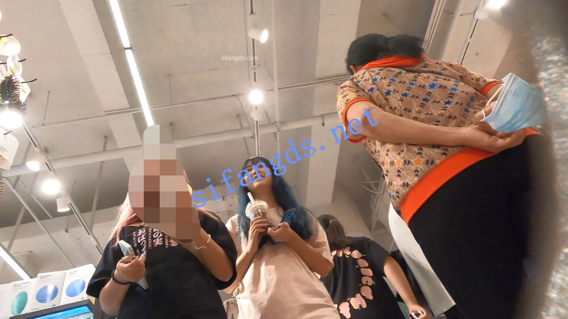 （空城原创）超短牛仔裙可爱小姐姐，粉N夹翅膀包裹肥臀