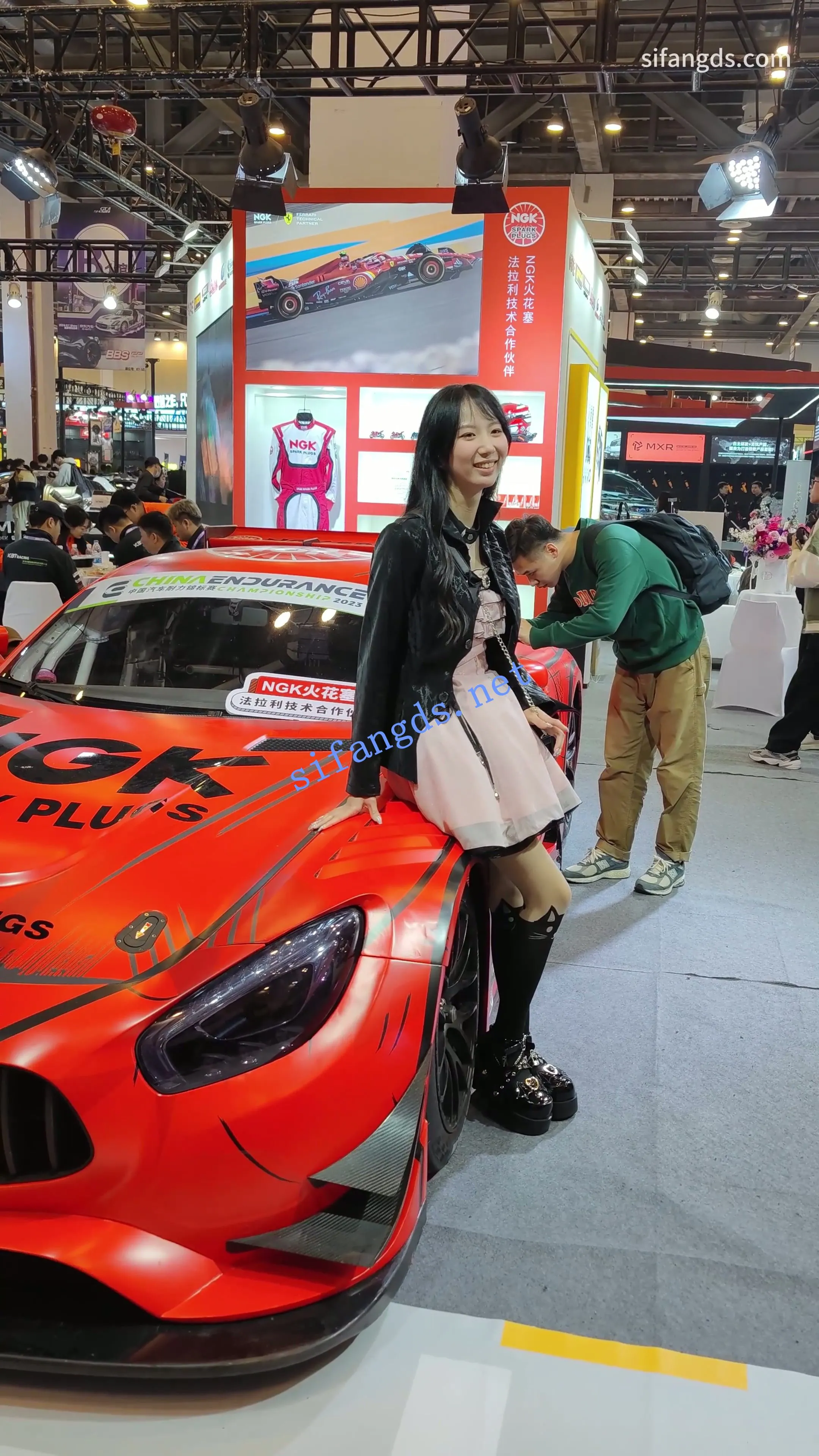 【CSCD】粉色连衣裙肉丝小姐姐车展拍照，粉色内内