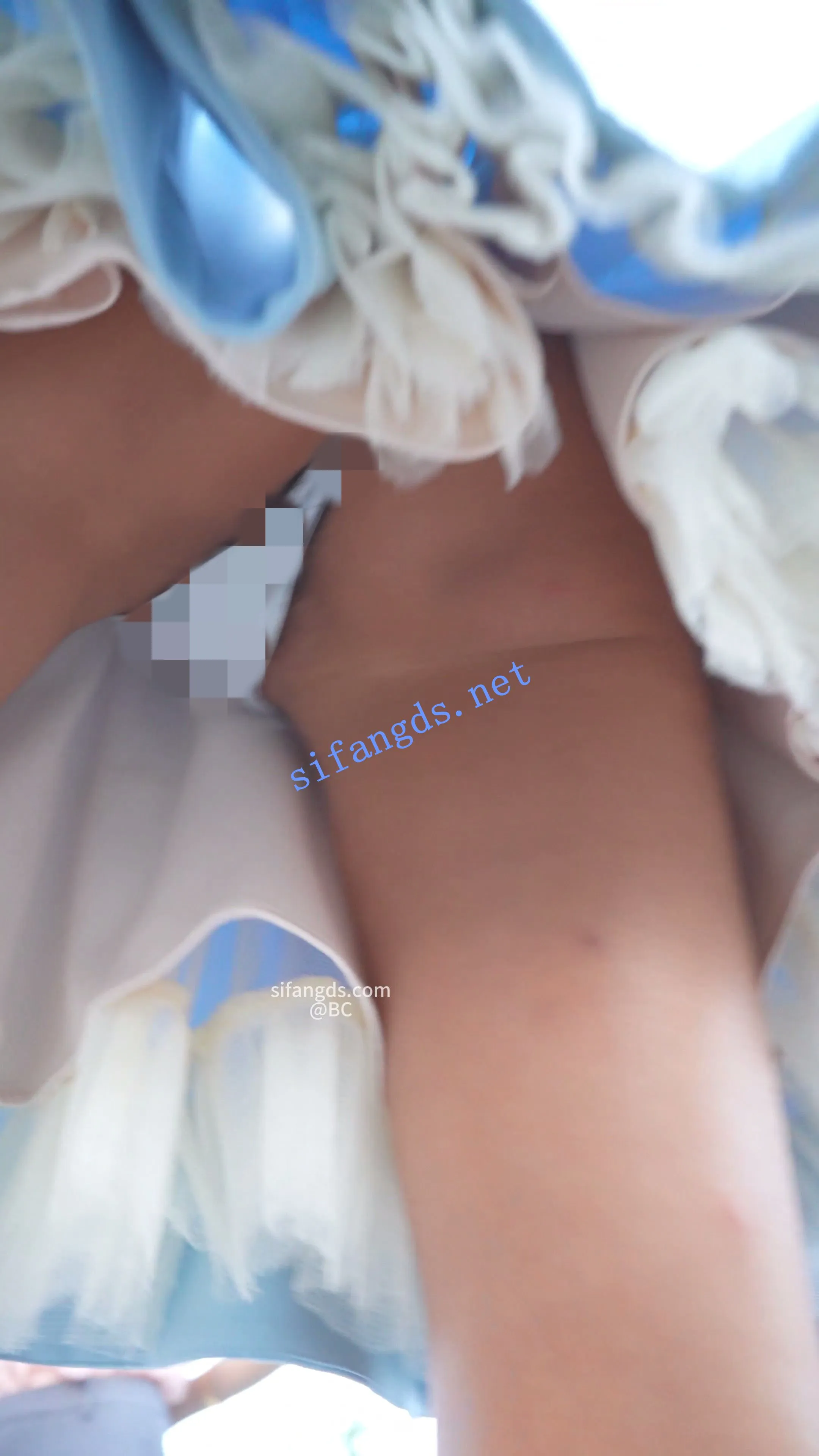 (BC-SSS-090)吊带公主裙姐妹..半蹲拍照被CD..竟然都穿丁字裤