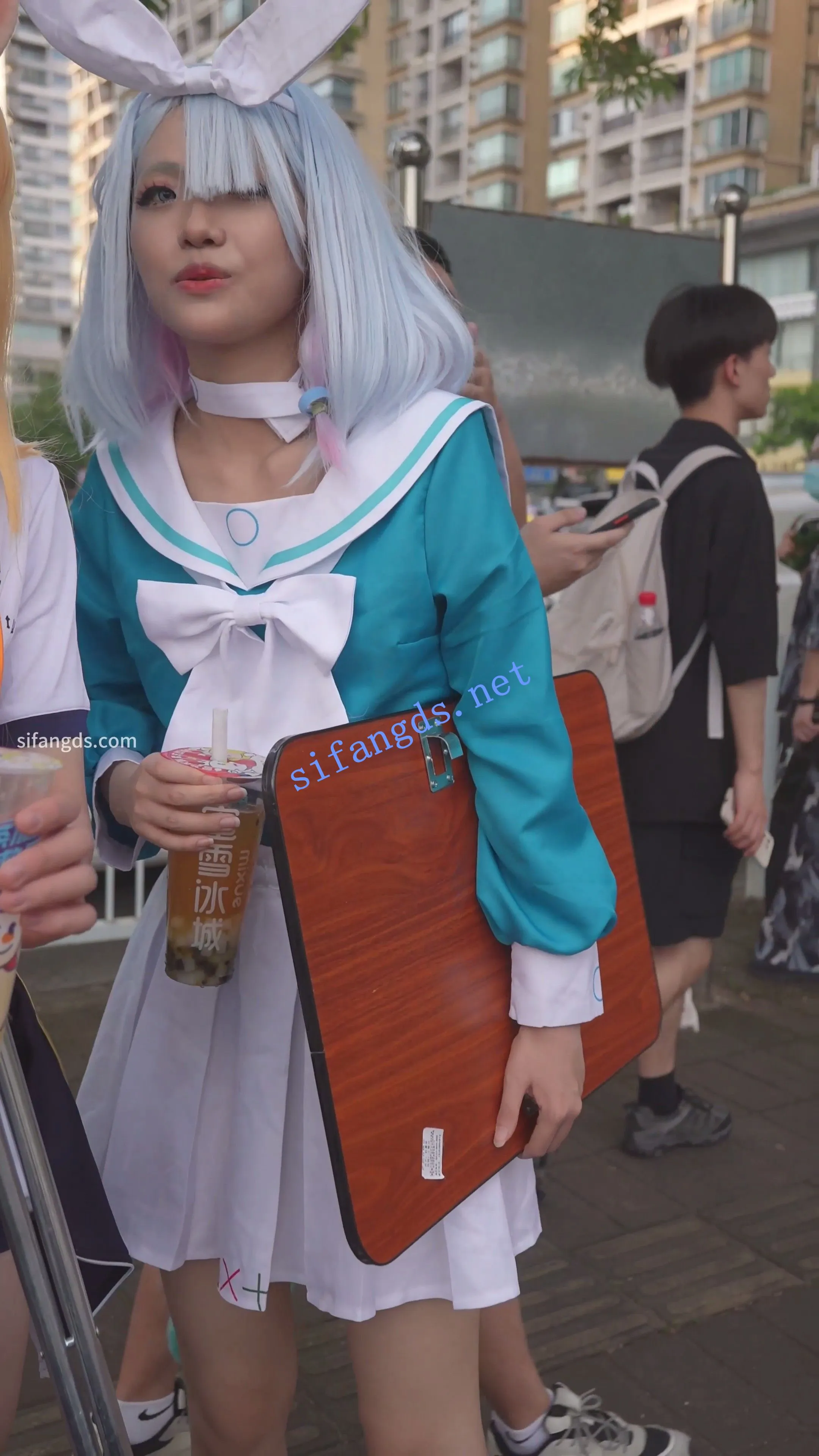 【xxn-314】水手服小姐姐..超薄透视白裙..扶梯大幅岔开腿