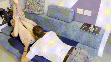 韵味熟女大姐 身材丰满皮肤白皙在家沙发被帅气大洋吊义子舔穴无套输出无毛肥穴 口爆颜射