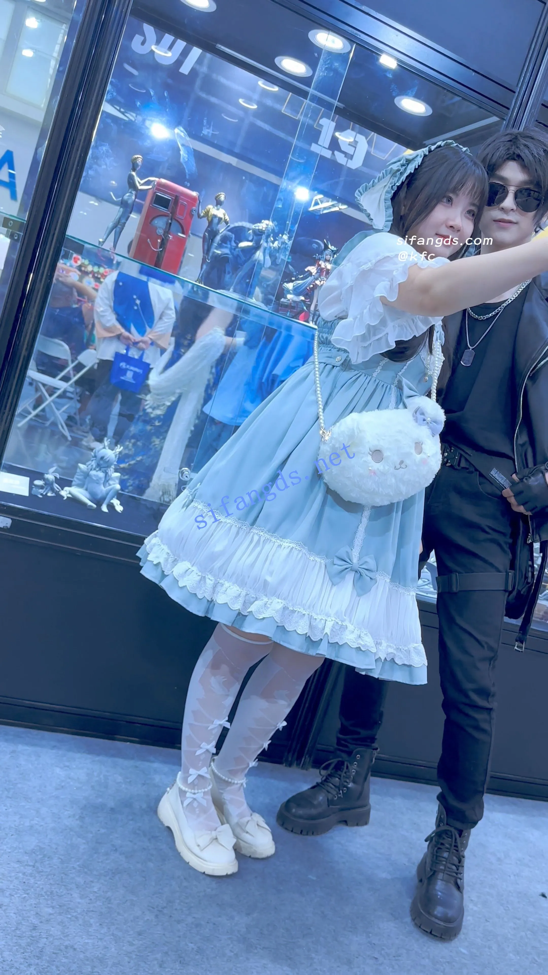 【KFC】大耳狗洛丽塔学妹拍照·透明内裤各种姿势露出黑森林