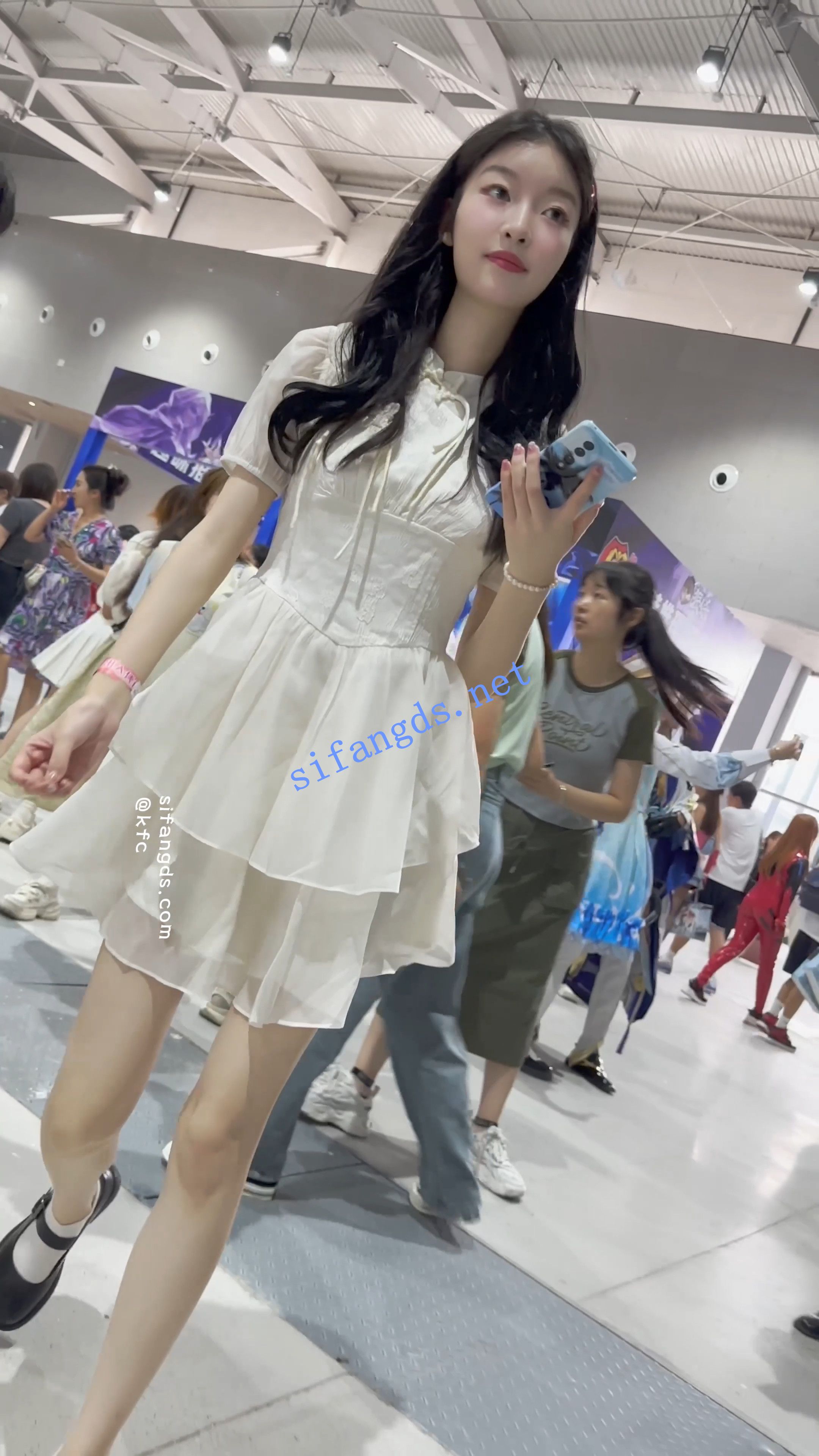 【KFC】白色长裙学生妹独自逛街·白色内内前后CD[某房同步]